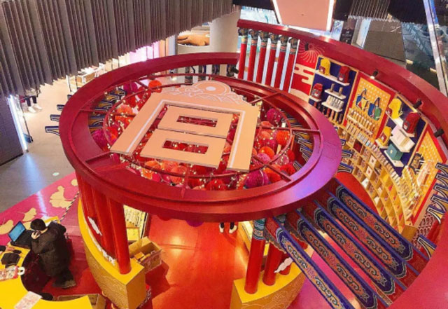 上海世茂廣場新年美陳與故宮結合創(chuàng)意多