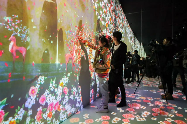 上海世茂廣場新年美陳與故宮結合創(chuàng)意多