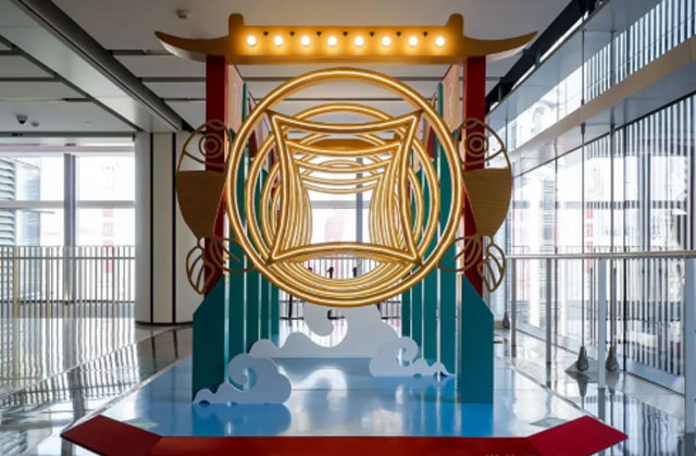 上海世茂廣場新年美陳與故宮結合創(chuàng)意多