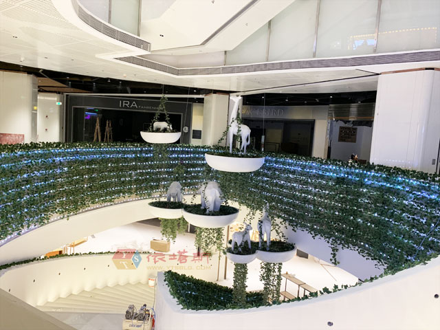 贛州商場(chǎng)旋轉(zhuǎn)樓梯吊飾開業(yè)美陳裝飾