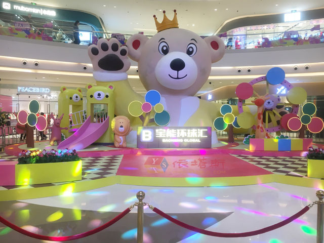 商場(chǎng)中庭DP點(diǎn)及吊飾打造夢(mèng)幻開業(yè)美陳