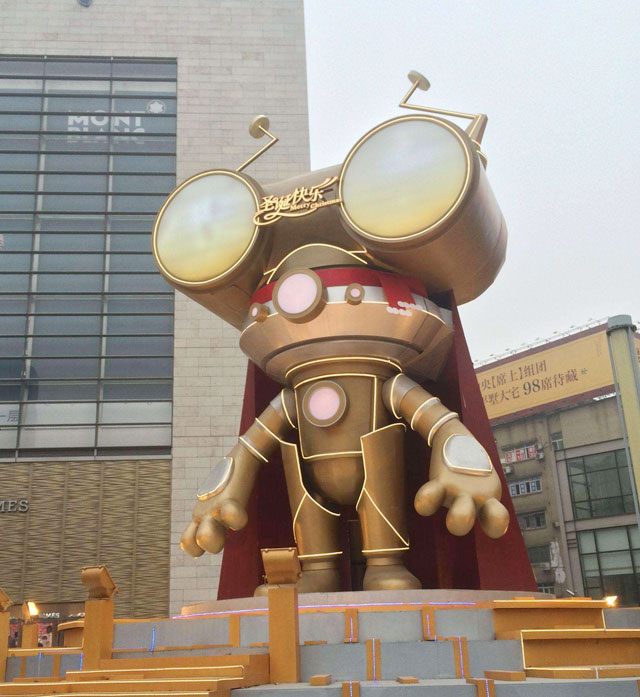 商場(chǎng)入口大型DP點(diǎn)陳列