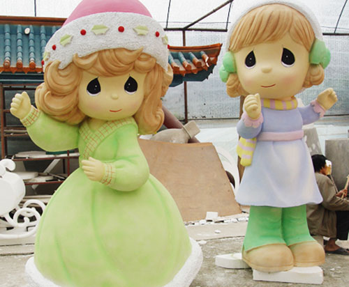 卡通小女孩雕塑小品 卡通小女孩雕塑小品