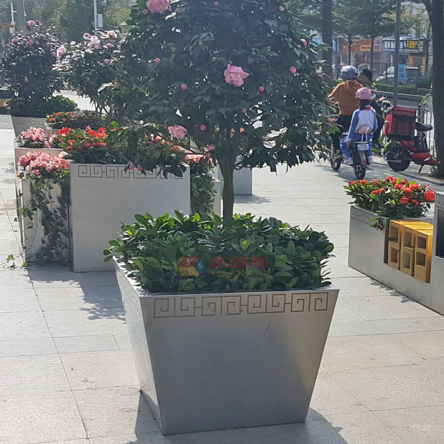 廣場(chǎng)綠化不銹鋼方錐形花盆