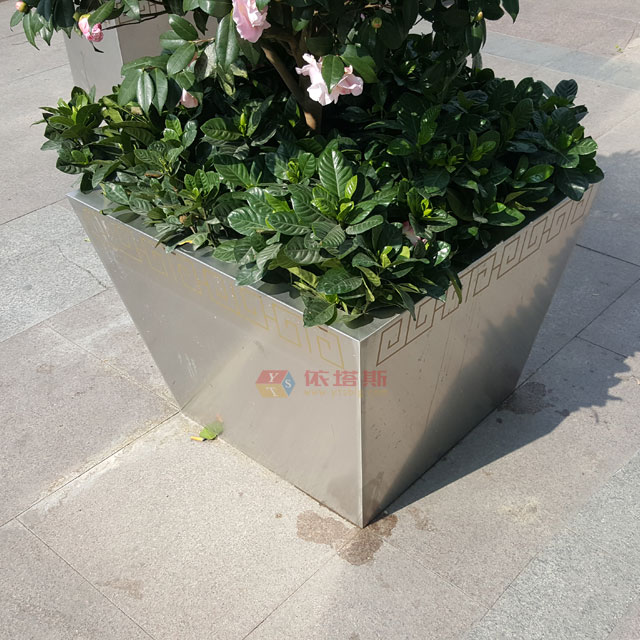 廣場(chǎng)綠化不銹鋼方錐形花盆