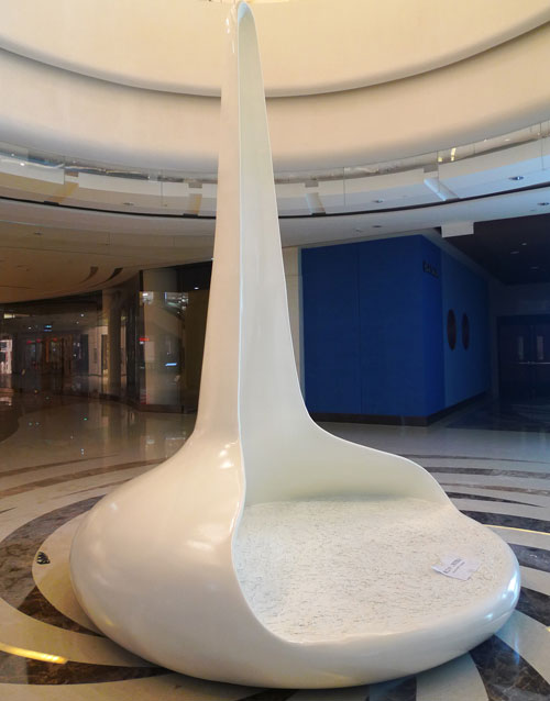 商場(chǎng)創(chuàng)意柱形休閑椅